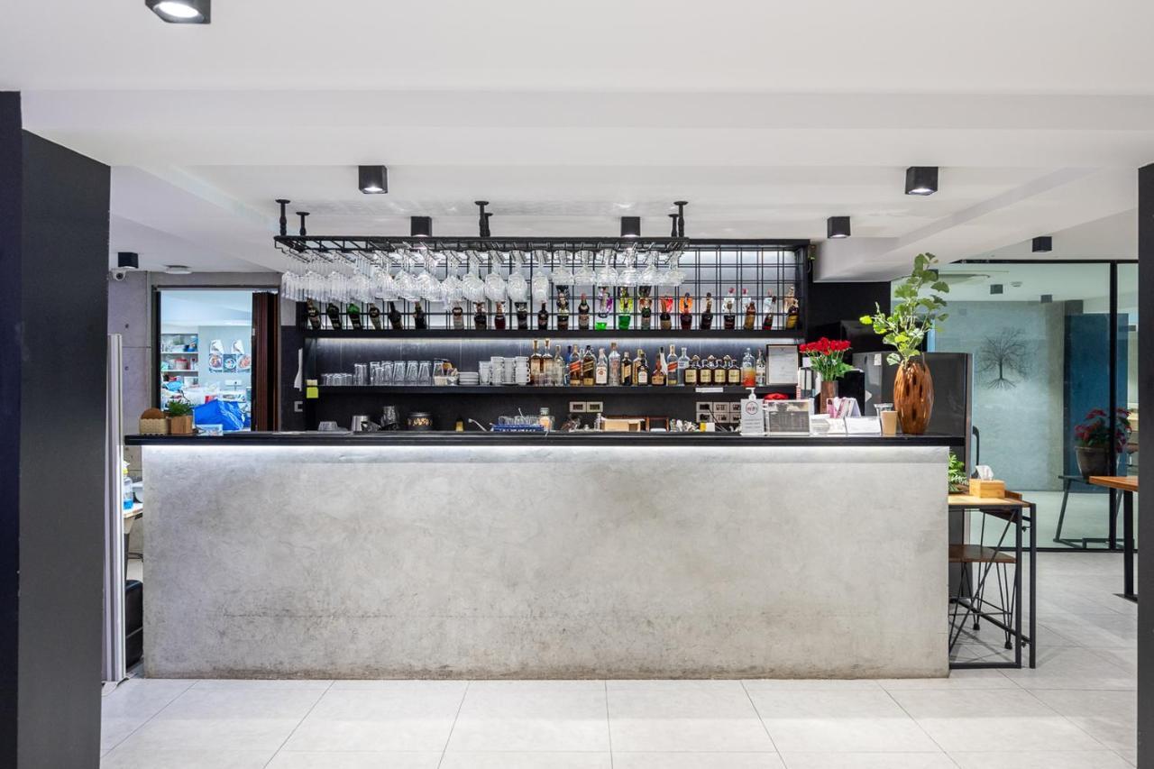 Loft Bangkok Hotel - SHA Extra Plus Bagian luar foto