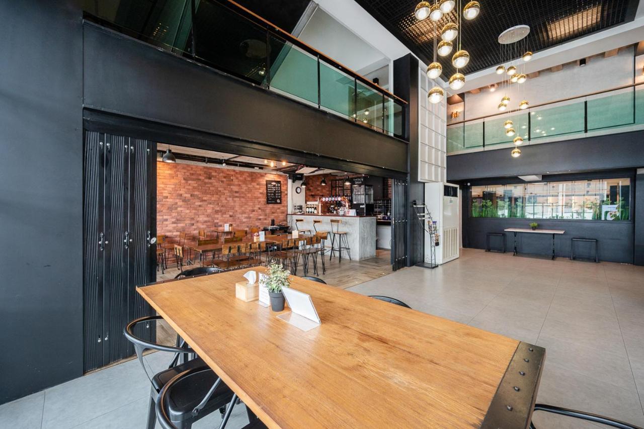 Loft Bangkok Hotel - SHA Extra Plus Bagian luar foto